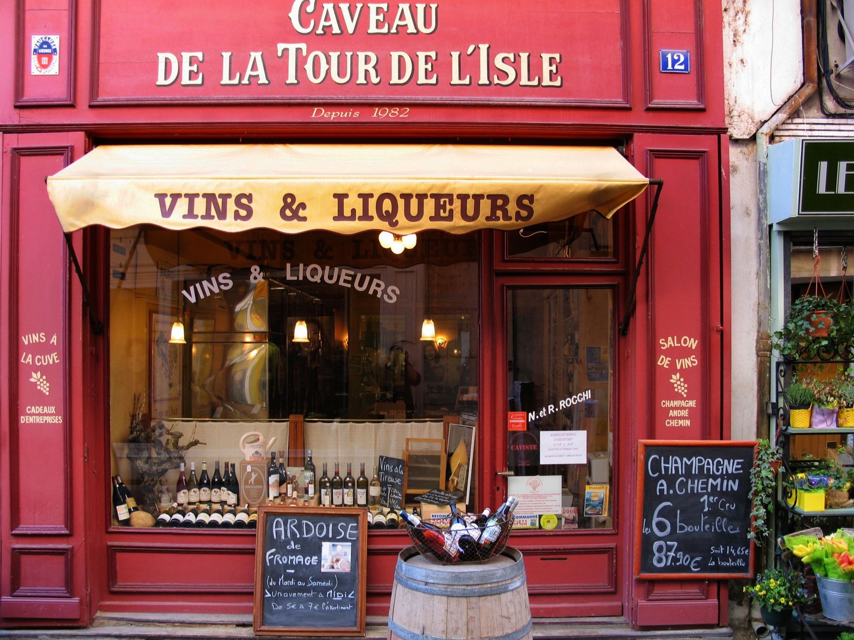 Caviste équipe à Pantin